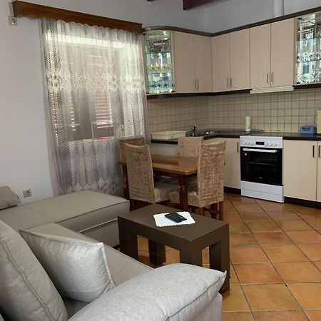 Nomad House-Entire House At Your Disposal,4 Guests Berat Exterior photo